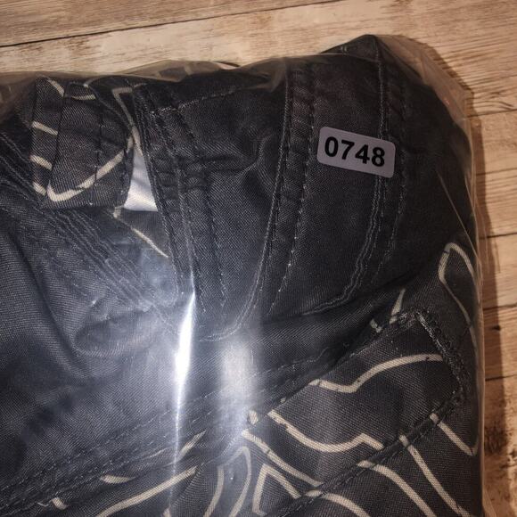 MMA Elite Shorts Mens XL Gray Black Board Skull Wings UFC Boxing Muay Thai Adult - Picture 12 of 12